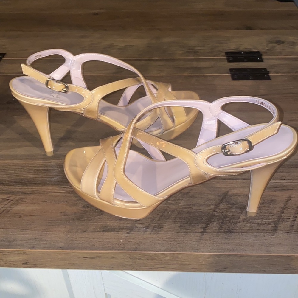 Stuart Weitzman Axis Platform Sandals Size 7.5